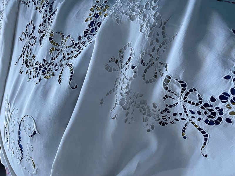 DRAP ANCIEN BRODÉ main lin beige broderies de jours et monogramme BJ EUR 35,00 - FR