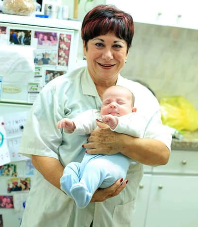 הסבתא להשכרה - עזרה ליולדות אחרי לידה image