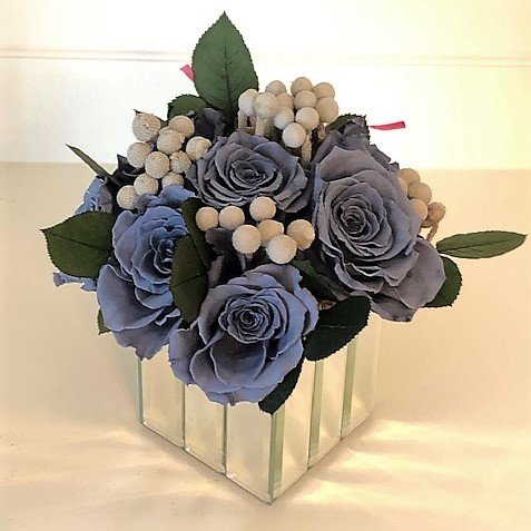 119 Grey Roses in mirror vase