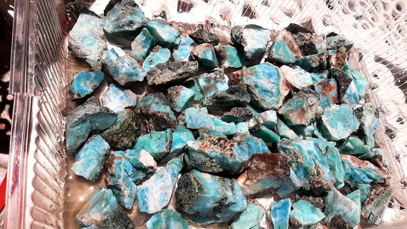 PŘÍRODNÍ neopracovaný Larimar