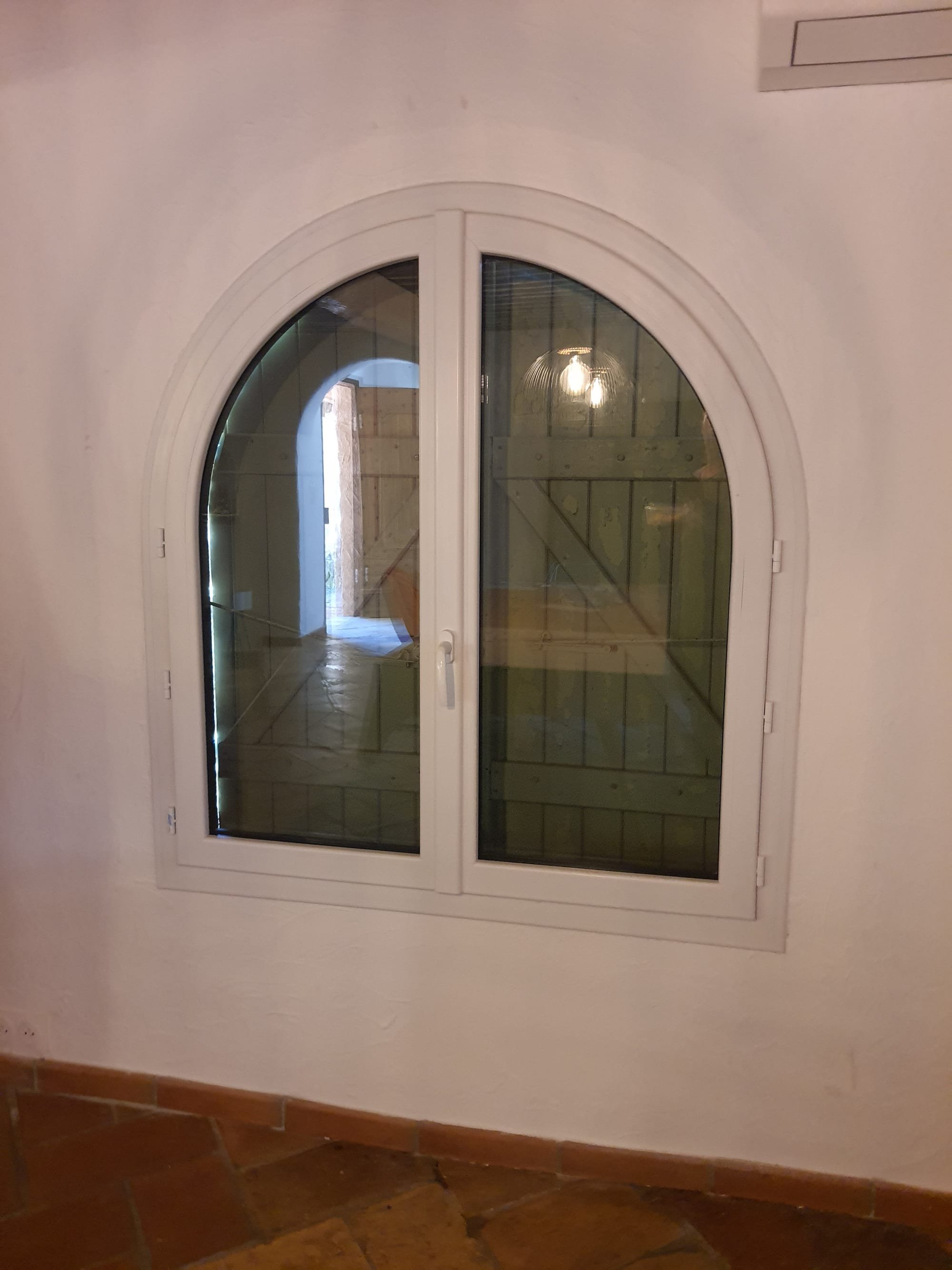 Fenêtre cintrée PVC , Roquefort Les Pins