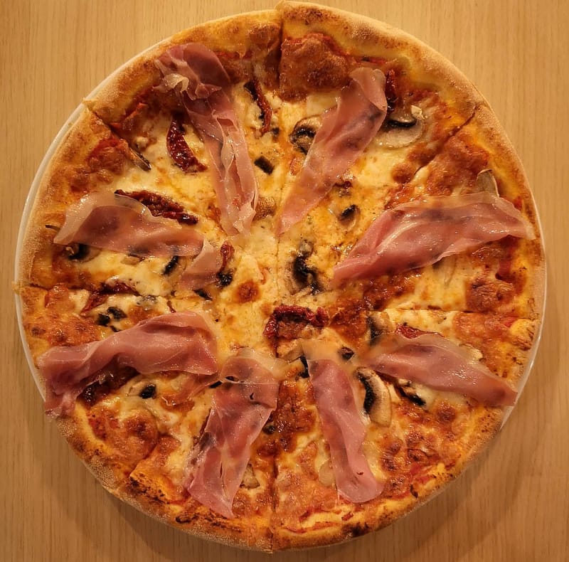 PIZZA PROSCIUTTO SPECIALE (645 gr)
