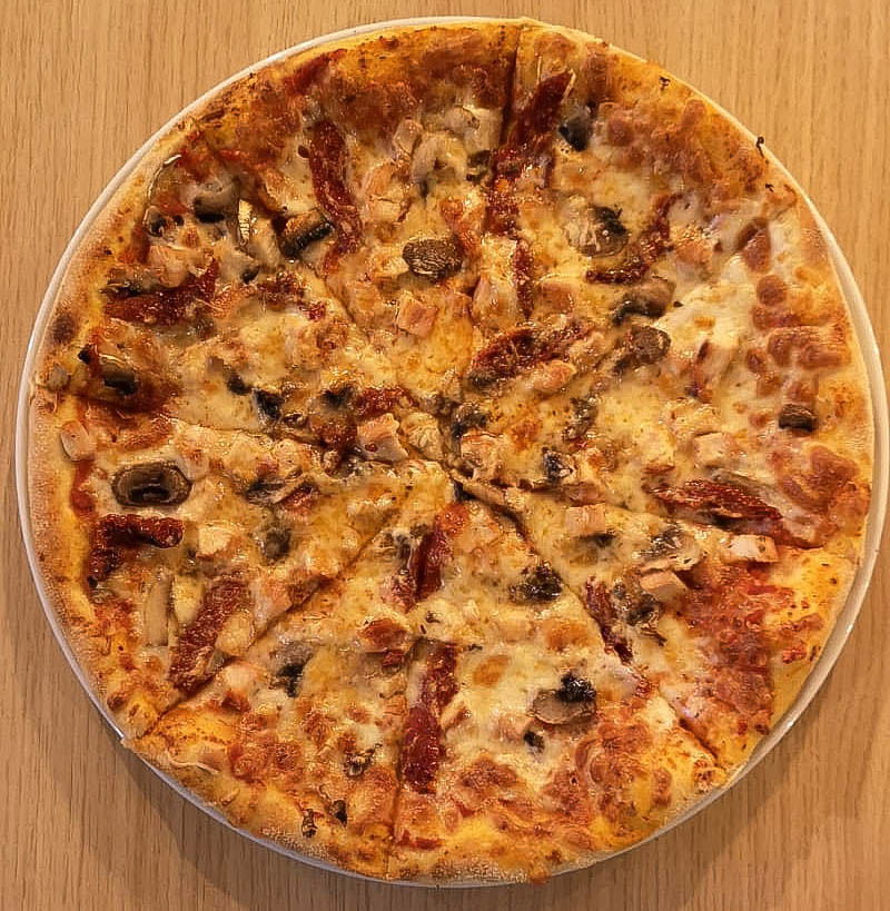 PIZZA POLLO E POMODORO (700 gr)