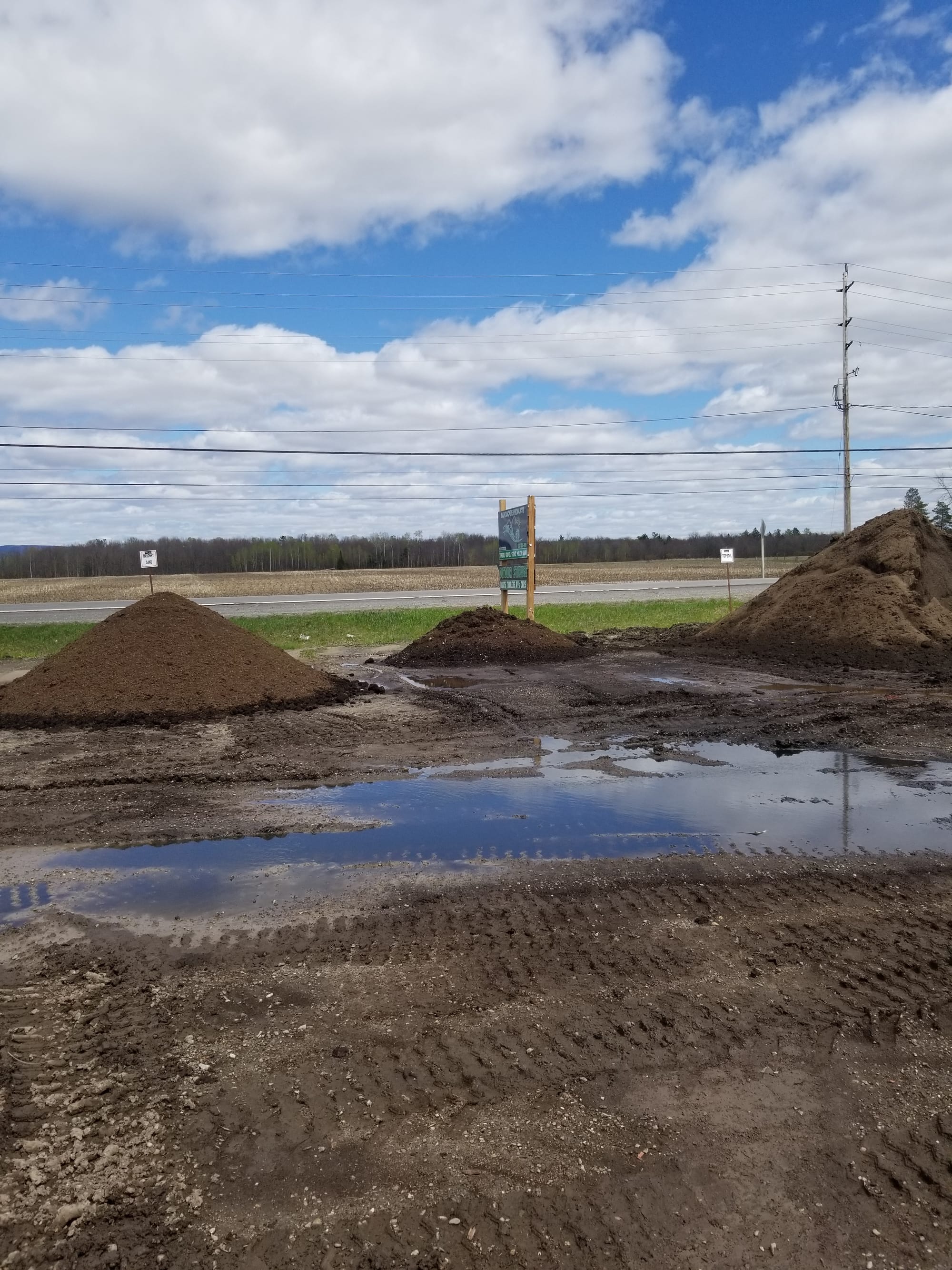 Bulk Mulch And Topsoil, Dress soil Hills View Landscape Products