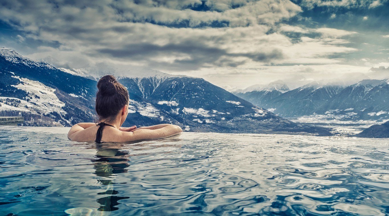 5 merveilleuses piscines extérieures pour se baigner dans la neige et les montagnes