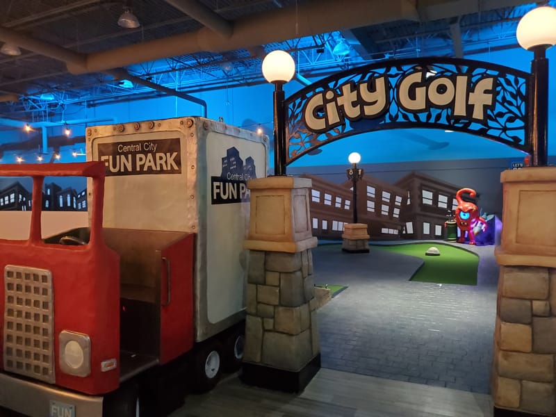 MINI GOLF Central City Fun Park