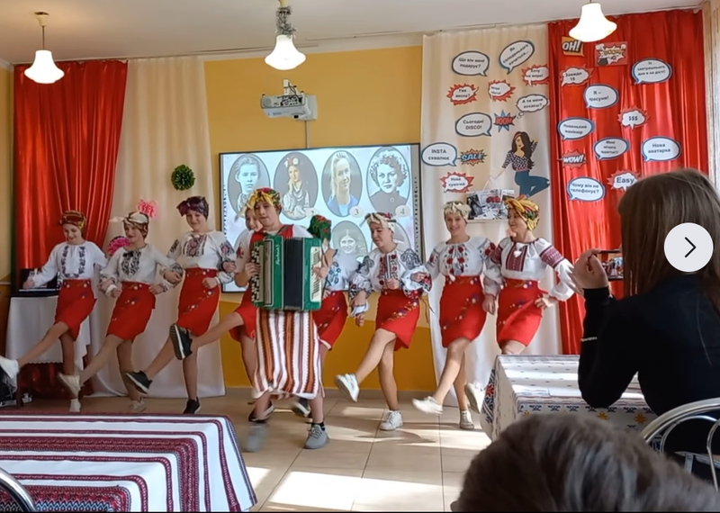 інтелектуальний конкурс між учительками та ученицями закладу «Нумо, дівчата!» та святковий концерт «Українкою ж я народилася».