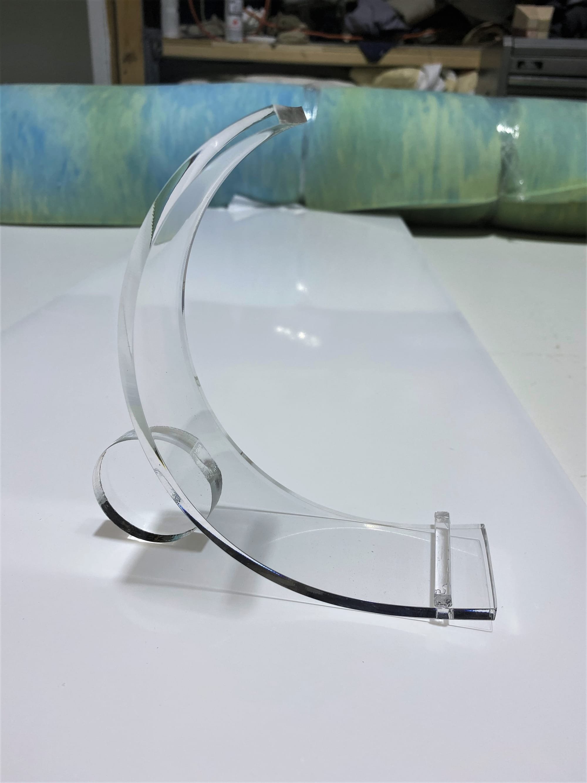 Custom Contemporary Acrylic Display Holder For Collectable Plates