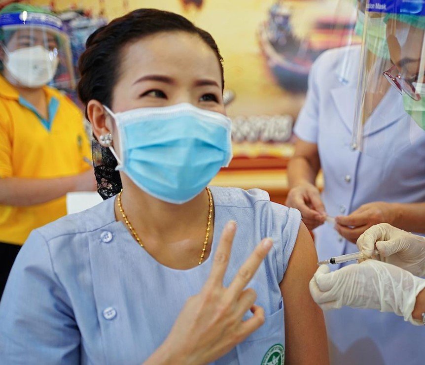 泰国为完全接种疫苗的旅客缩短隔离期
