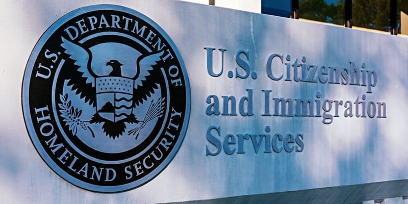美国公民及移民服务局扩大信用卡支付试点计划