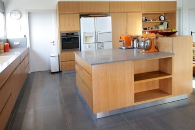 חשיבות בחירת החומרים ואיכותם בתכנון מטבח חדש