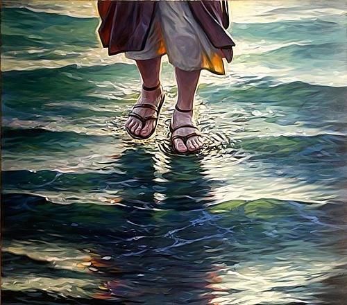 معجزة المشي علي الماء + و تهدئة البحر و الرياح و العاصفة : يسوع المسيح يمشي علي الماء و يسمح لتليذه بطرس ان يمشي مثله علي الماء ، كما يهدئ العاصفة