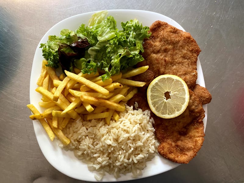 Panado de frango c/ batata frita