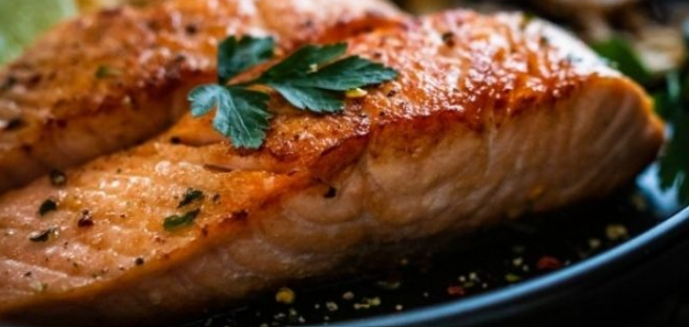 Salmão grelhado c/ batata cozida e legumes