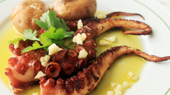 Polvo á lagareiro c/ batata a murro e legumes