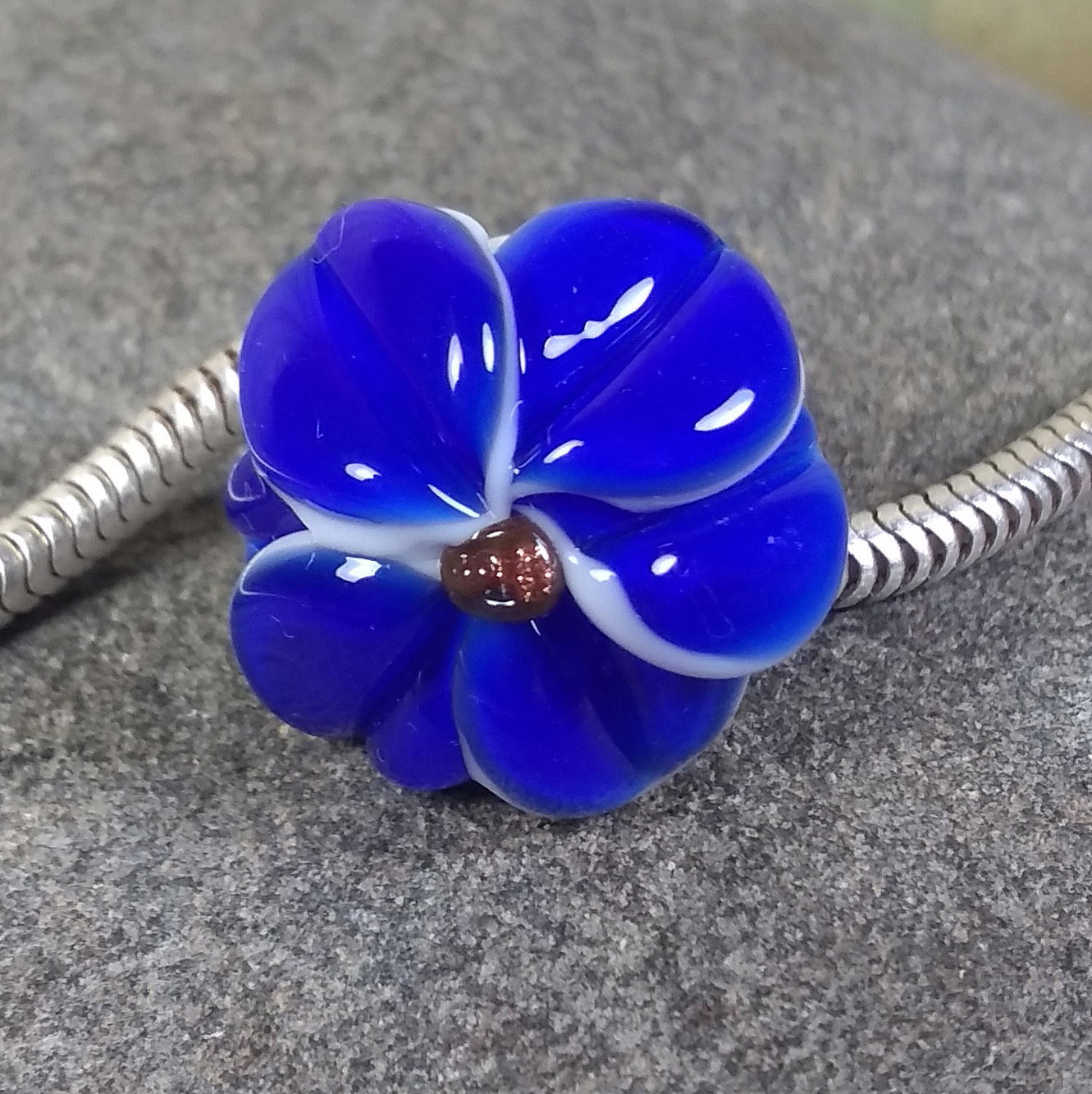 Blue flower button bead