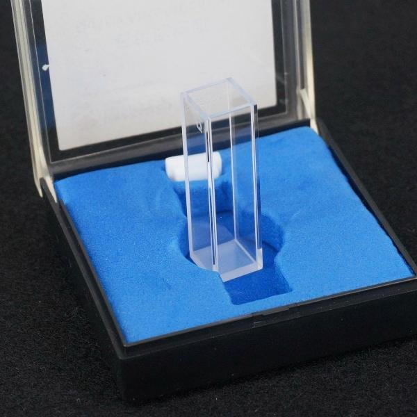 Several Aspects of Two-Sided or Four-Sided UV vis fused fluorescence cuvette with stoppers