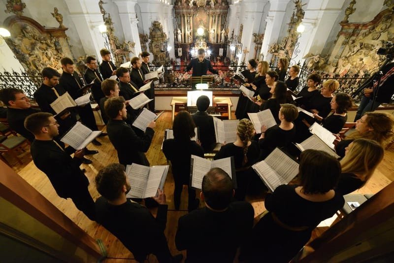 Oratorijski zbor CANTORES SANCTI MARCI pod ravnanjem Jurice Petra PETRAČA & Naji HAKIM