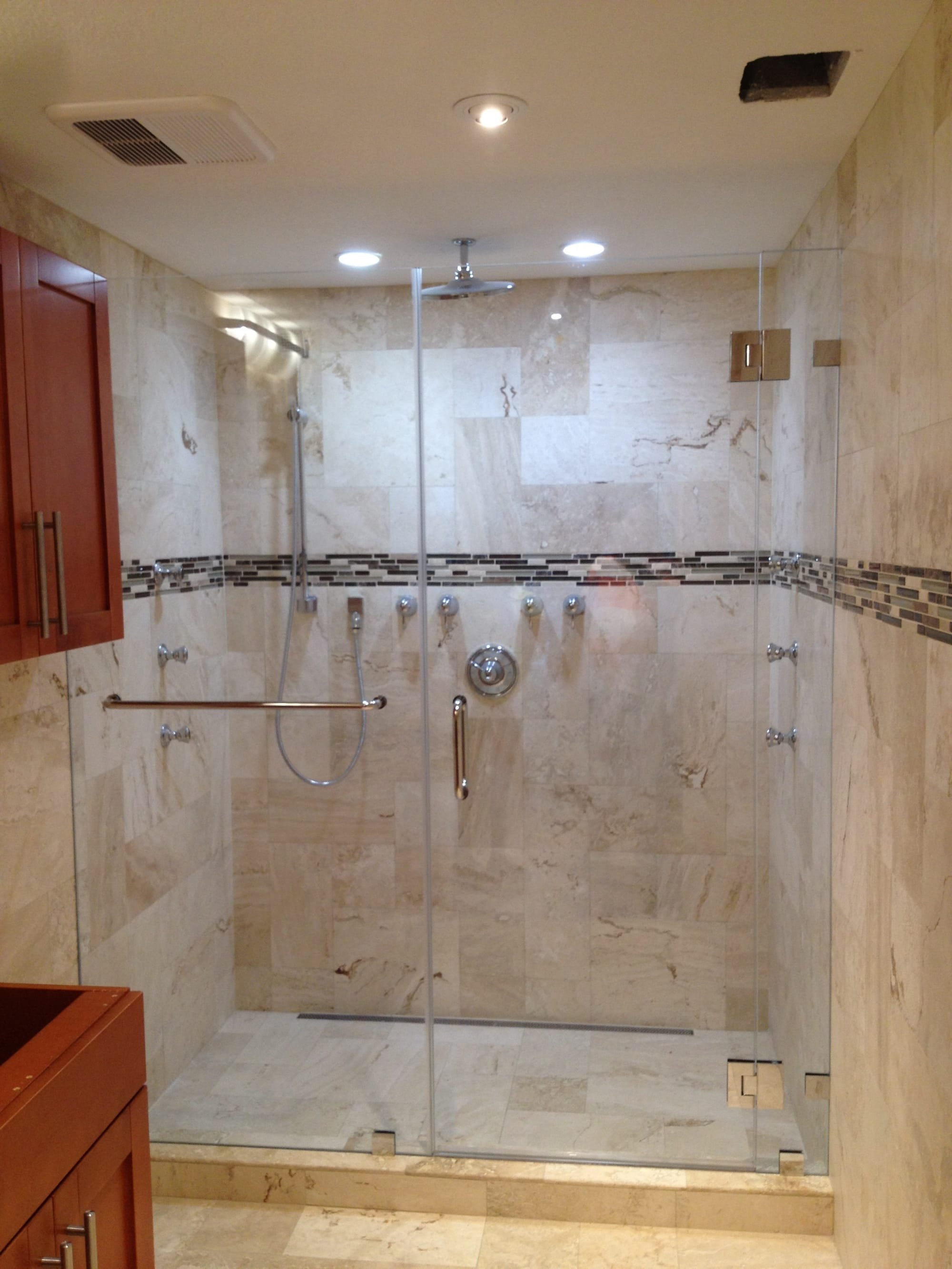 Glass Shower Doors Miami Makes The Place Look More Functional!
