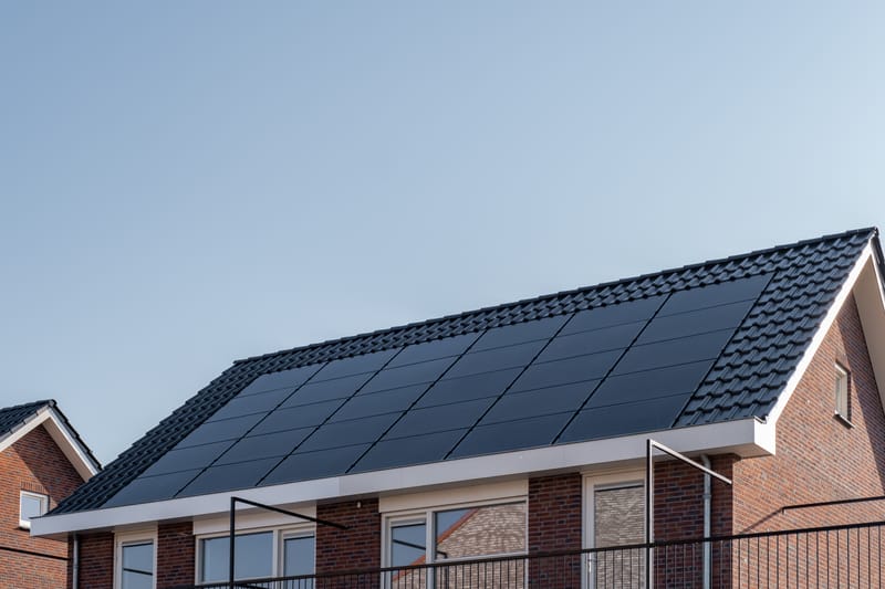 Angebot 1 mit 400 Watt Full Black Glas/Folie Modulen + Solplant Technik