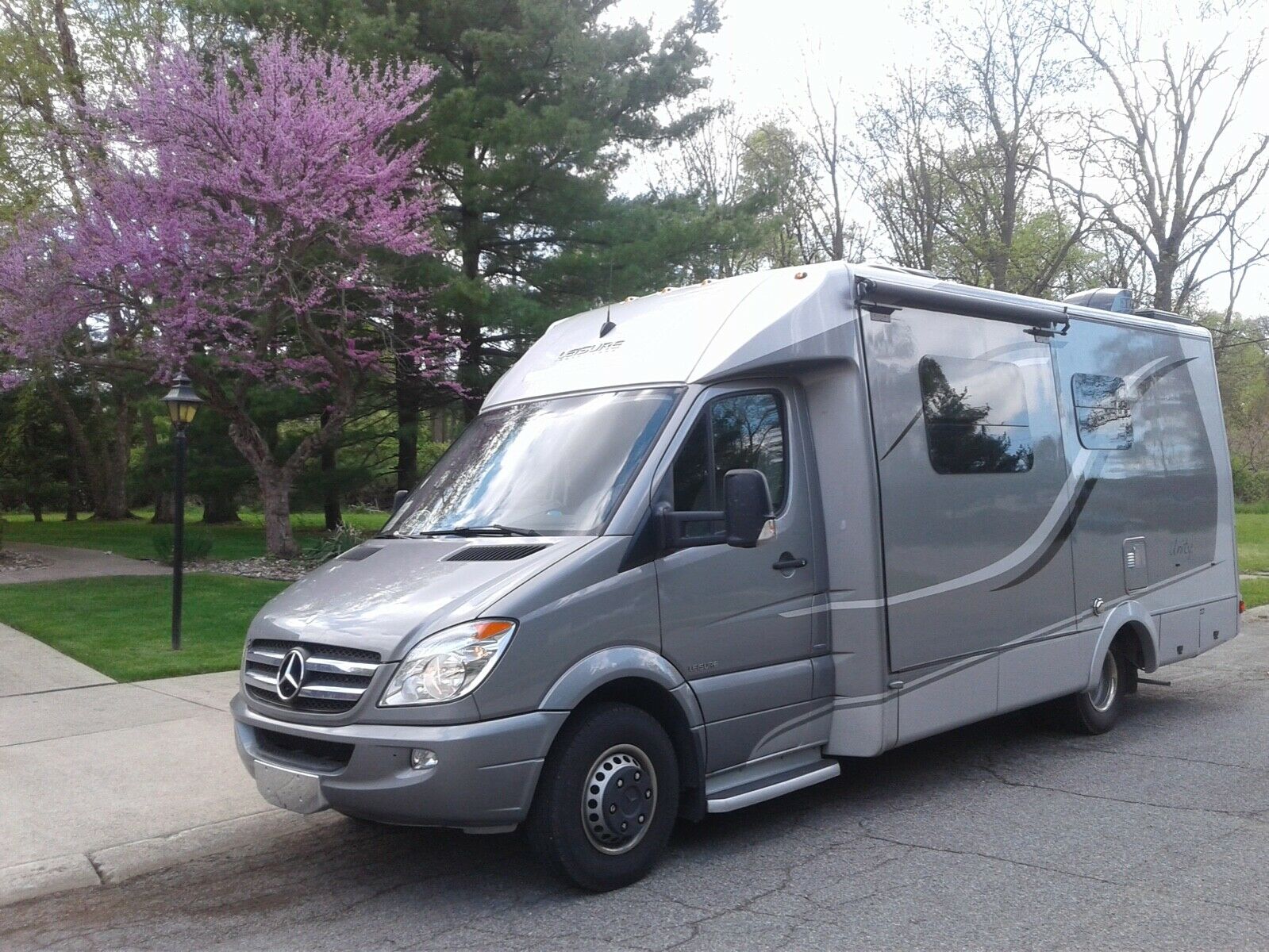 Gallery 2014 Leisure Travel Van Unity Murphy Bed