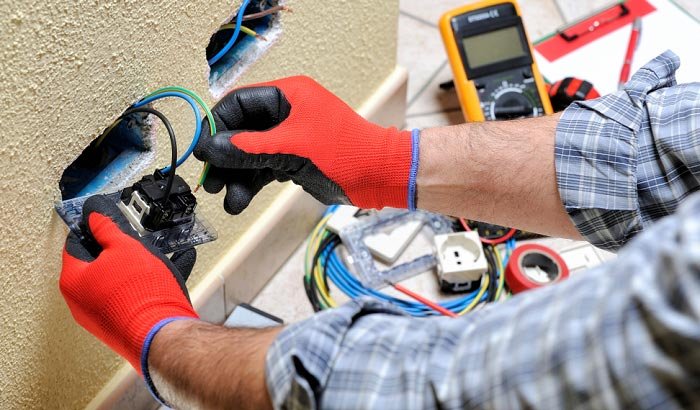 What is the difference between DIY and Professional Electrician Service