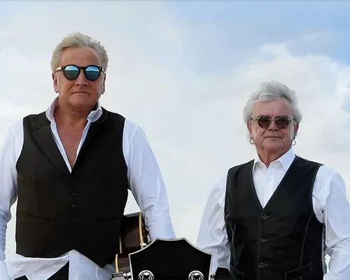 Air Supply - Live at Memorial Hall (Plymouth, MA.)