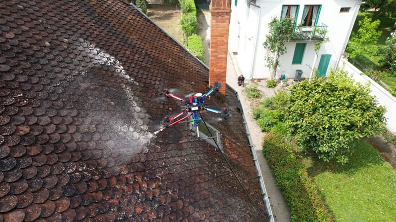 Isére drone demoussage toiture