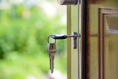 Tips for Hiring the Right Locksmith  image