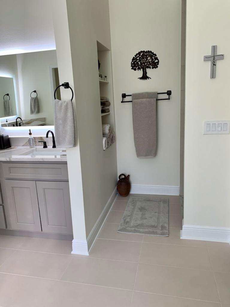 VILLAGES MASTER BATHROOM