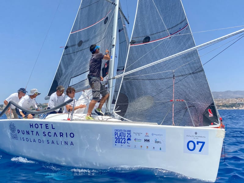 Punta Scario, timonato da Alberto Wolleb, si aggiudica il Campionato Italiano Platu 25 2023.