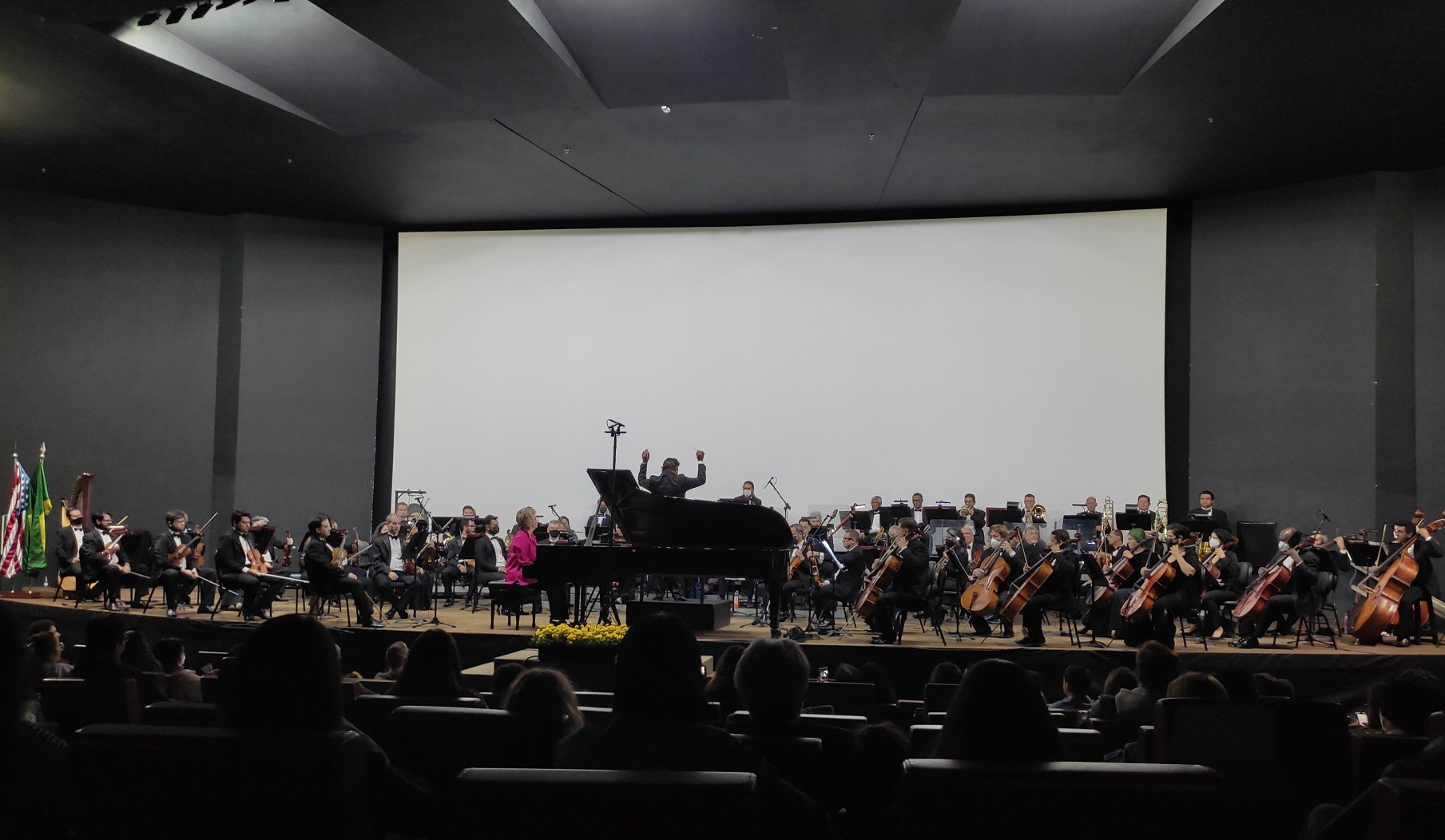 Sextas Musicais exibe, no YouTube, concerto da Orquestra Sinfônica do Teatro Nacional com o Duo Avita