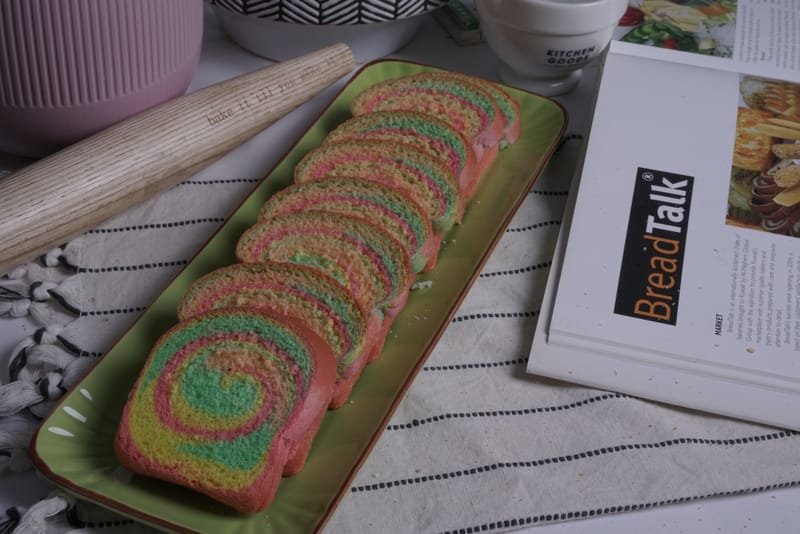 Rainbow Bread (Mini) توست ملون ( صغير)