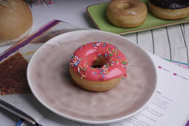 Strawberry Donut دونتس فراولة