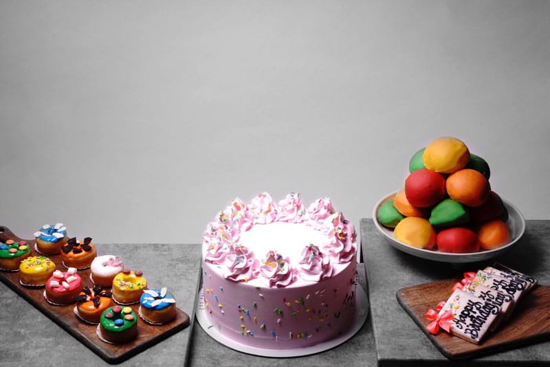 Pink Birthday Cake Package 10 Personsعيد ميلادك علينا المجموعة الوردي 10 أشخاص