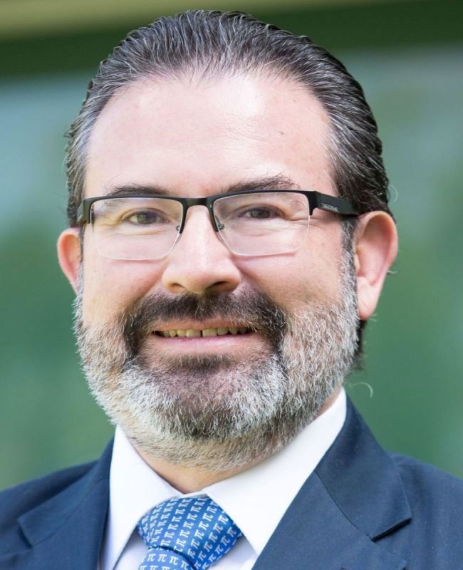 Dr. D. Hugo G. González