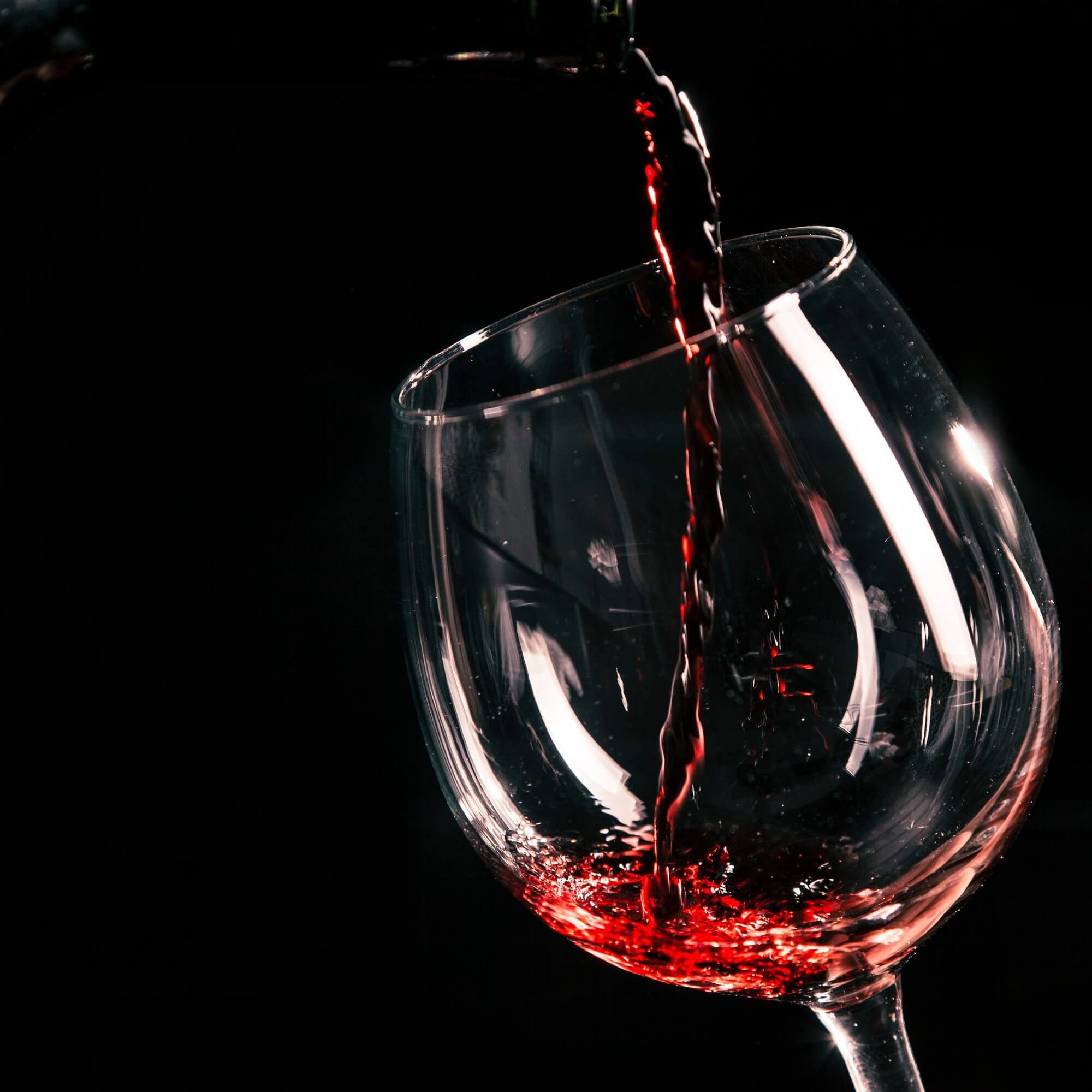 מבציר לבקבוק: מסע הפריקה והיצירה של היין המושלם