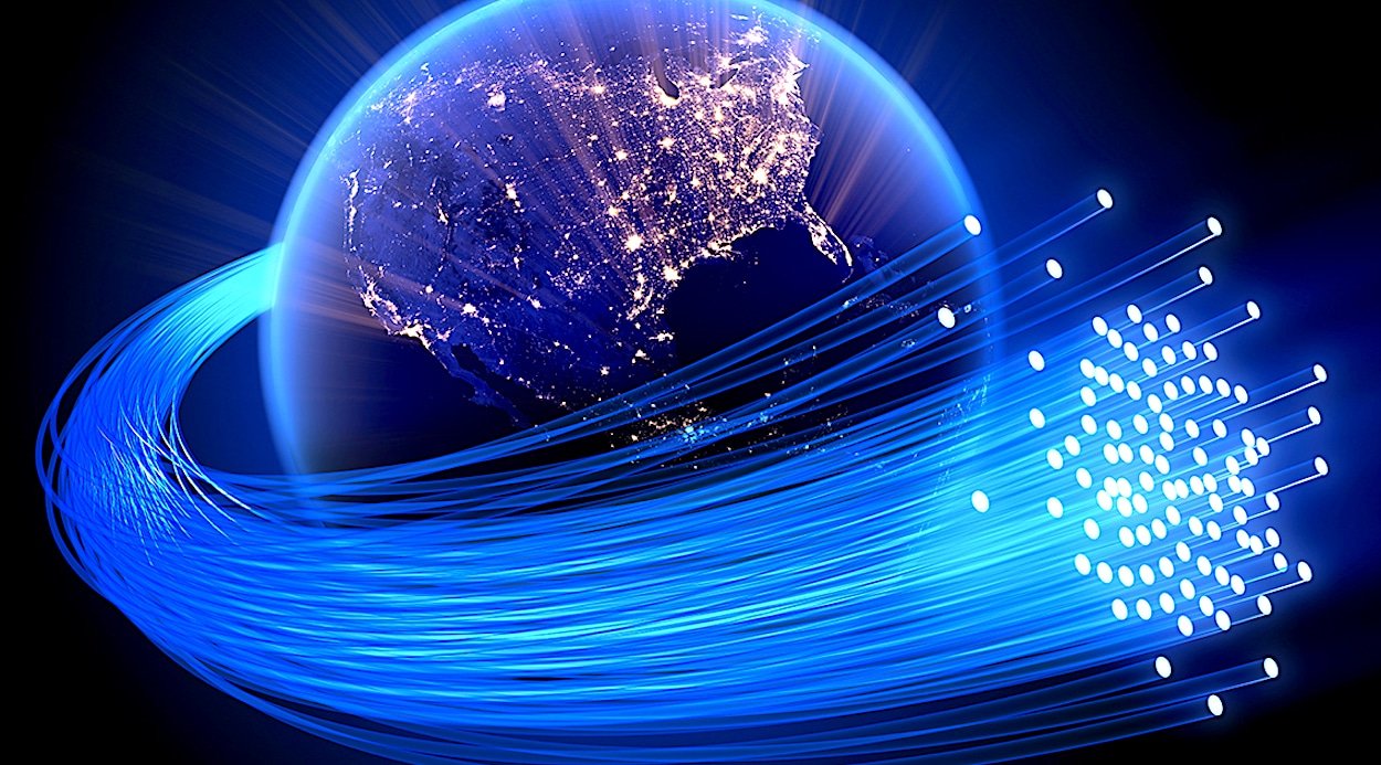 La fibre optique établit un record mondial de vitesse de téléchargement, une prouesse tout simplement hallucinante.