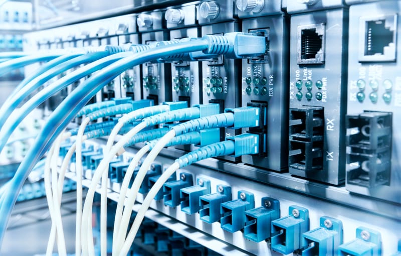 Installation Baie de brassage / réseaux Ethernet /fibre
