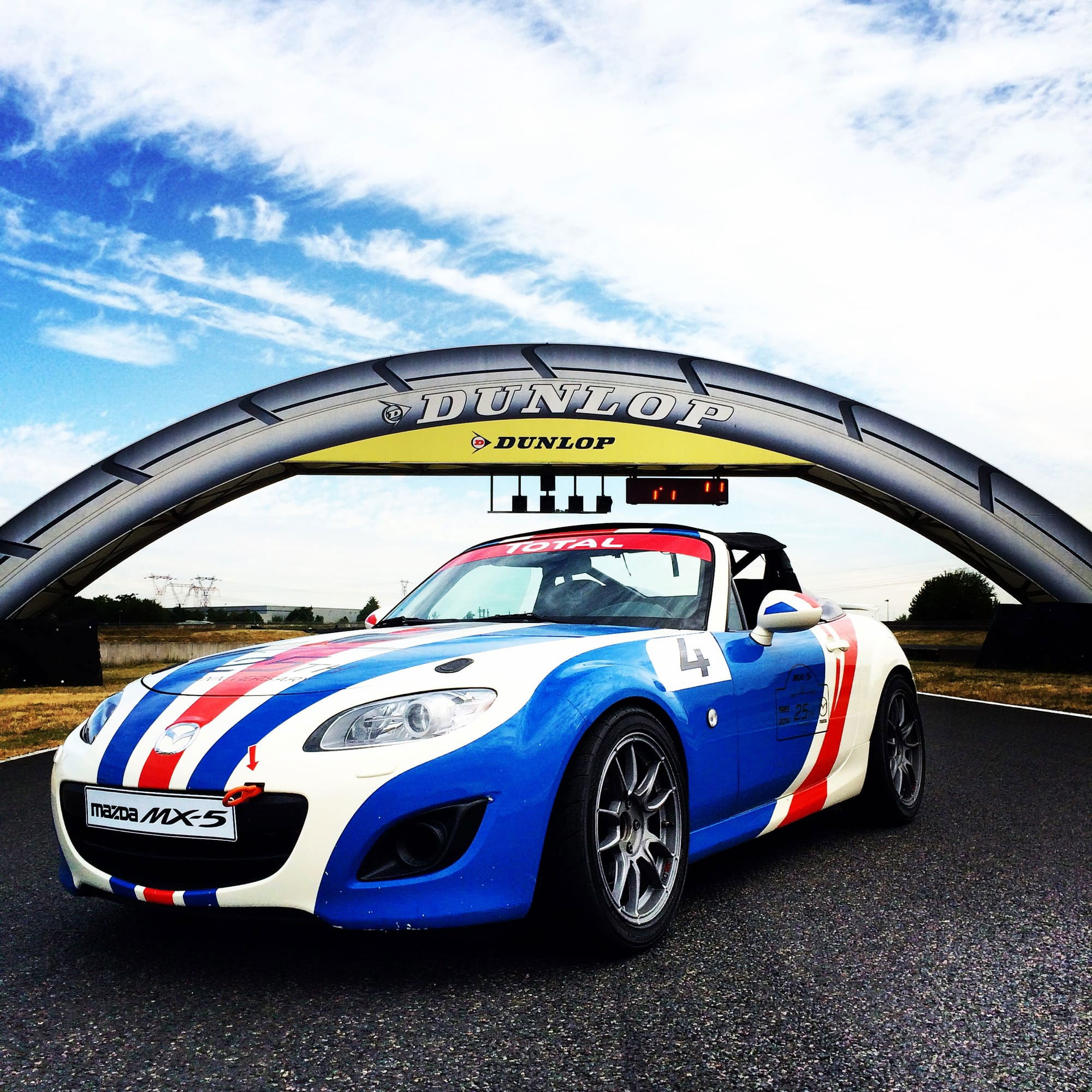 Essai de la Mazda X5 "cup" sur le circuit Carole