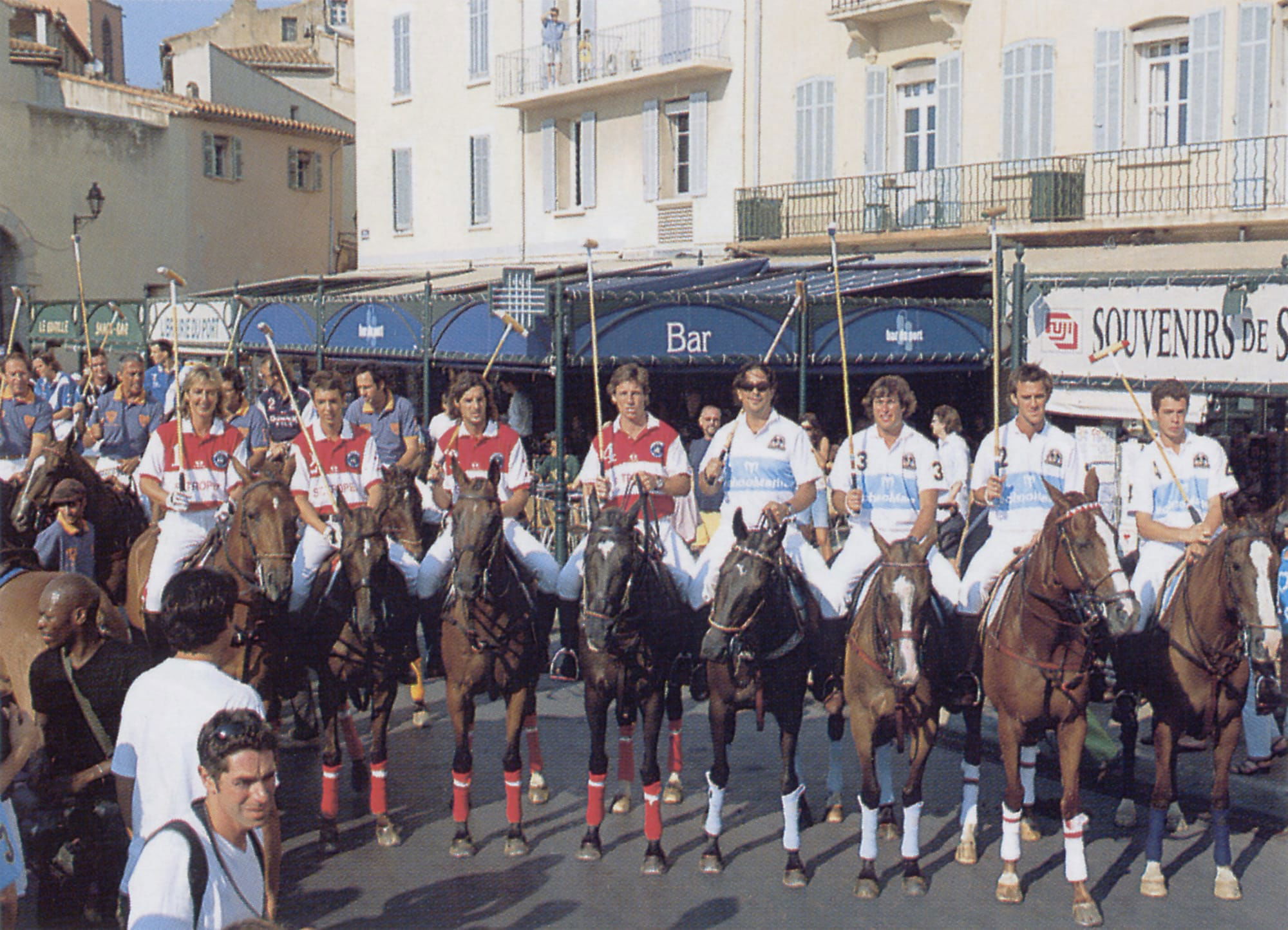 Défilé de l'équipe de Polo sur le port de Saint-Tropez