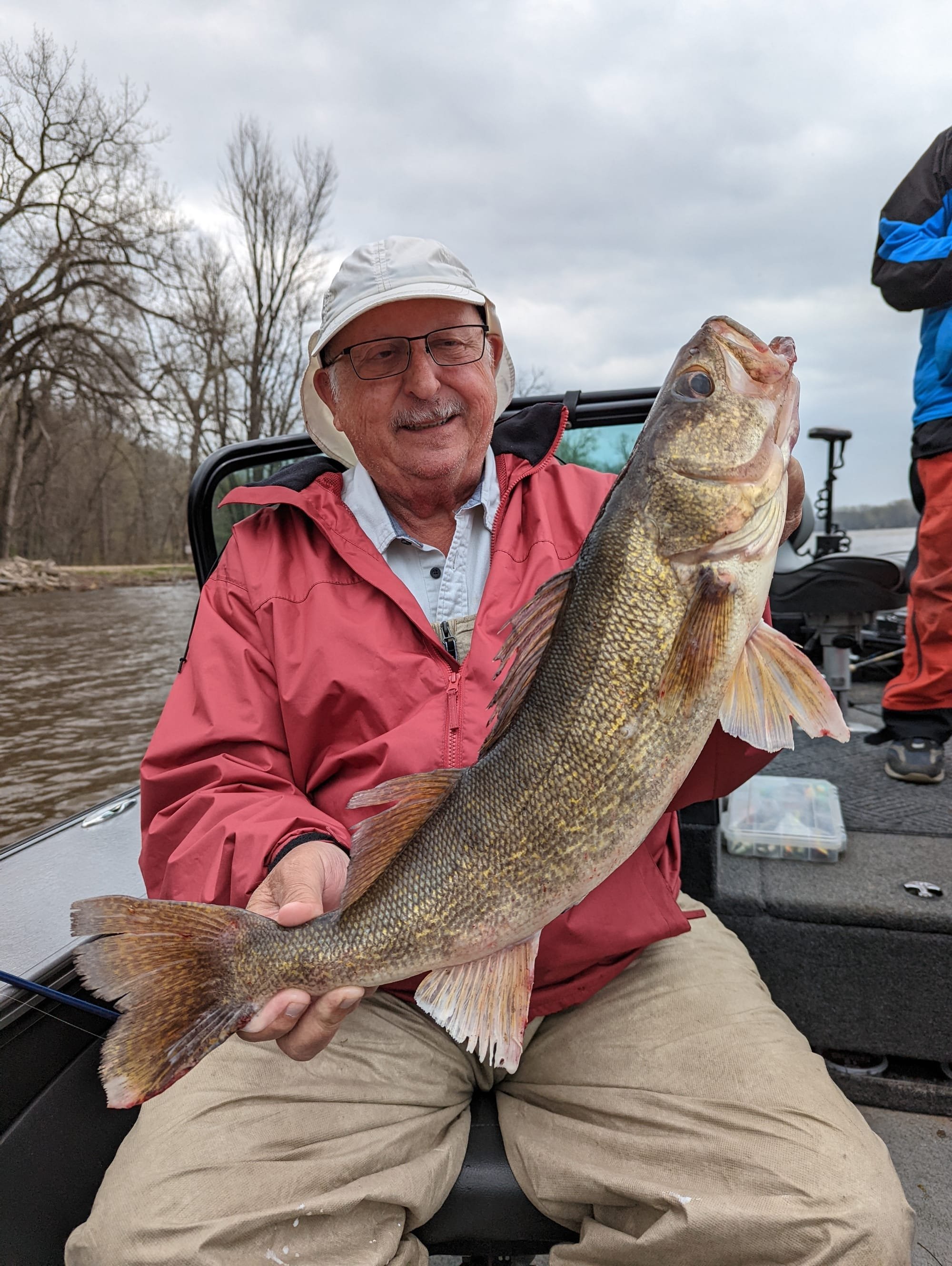HAHN'S FISHING GUIDE - Hahn's Mississippi River Fishing Guide Service