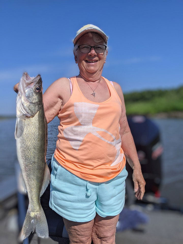 POOL 4 (RED WING) WATER TEMP 80 LEVEL 2.2 FLOW 6900 HAHN'S