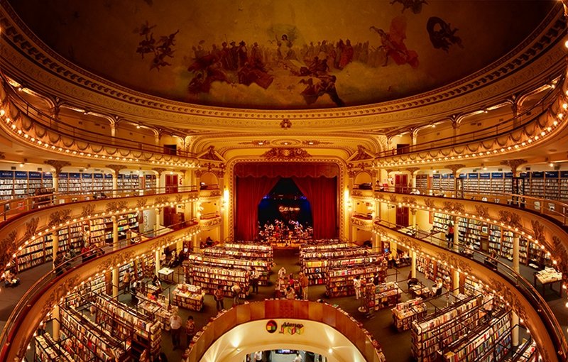 مكتبة "الأتنيو غراند سيلانديد" بالأرجنتين قبلة عشاق الكتاب والسياح من كل أنحاء العالم