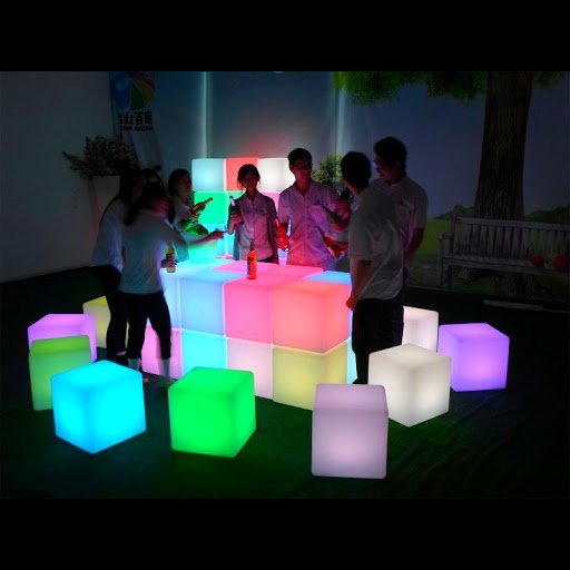 cubes lumineux LED 40x40 cm 20€ HT