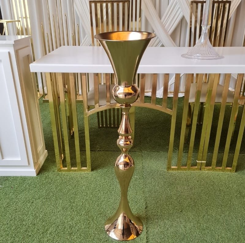 Grand vase à fleur en métal doré 100 cm 25€ HT