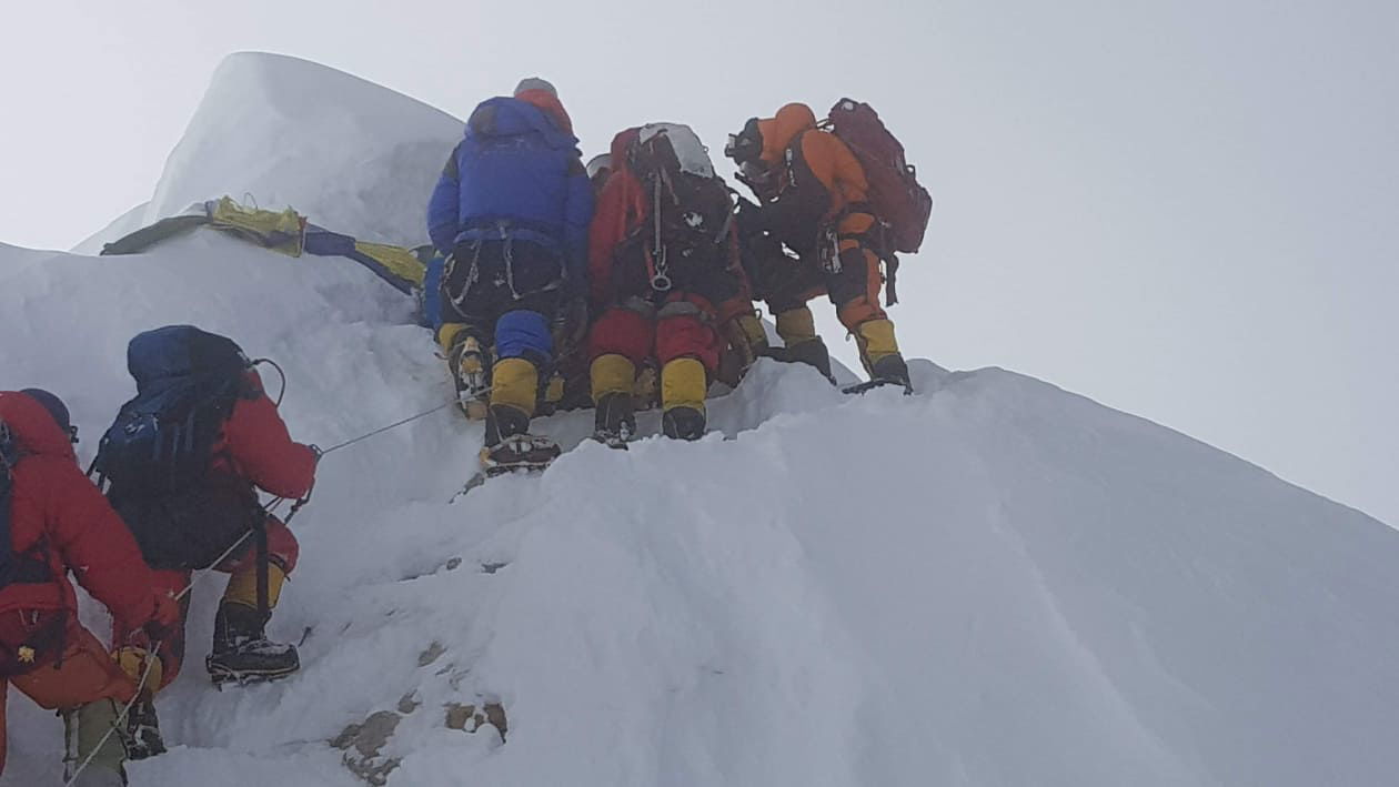 Сколько по времени подниматься на эверест. Makalu SIMOND палатка. Манаслу восхождение. Восхождение на Эверест 2023. Макалу с вершины Манаслу.