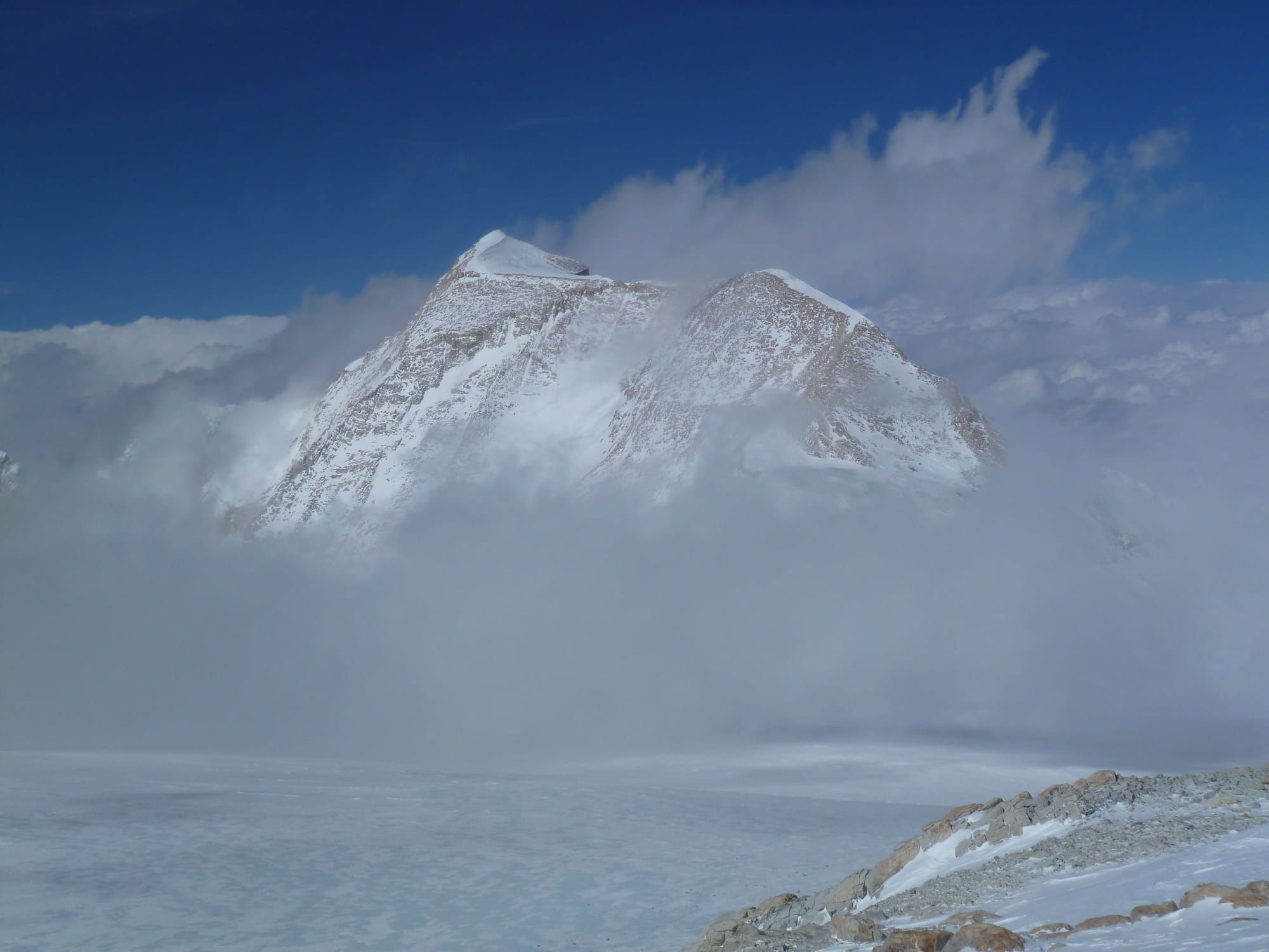 Гор 2011. Mountain Makalu 67. Макалу го альпинист фото. Макалами.