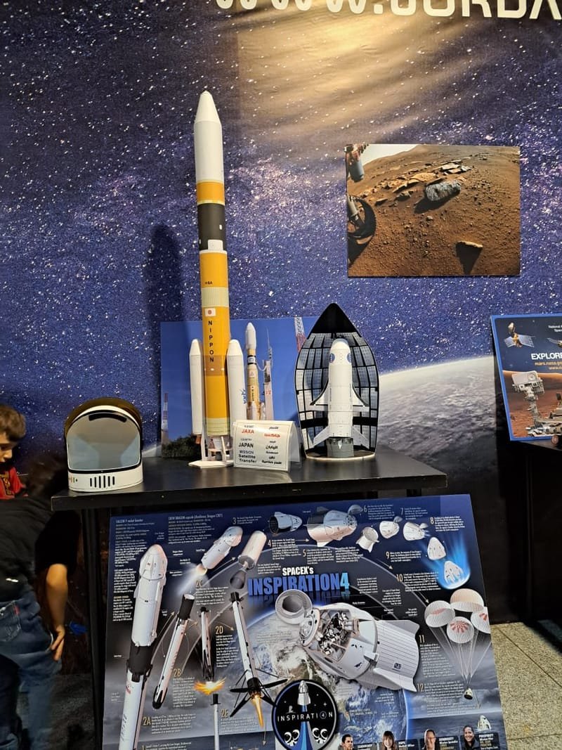 Models of spacecraft and rockets