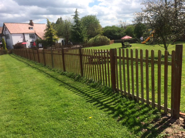 Picket fencing